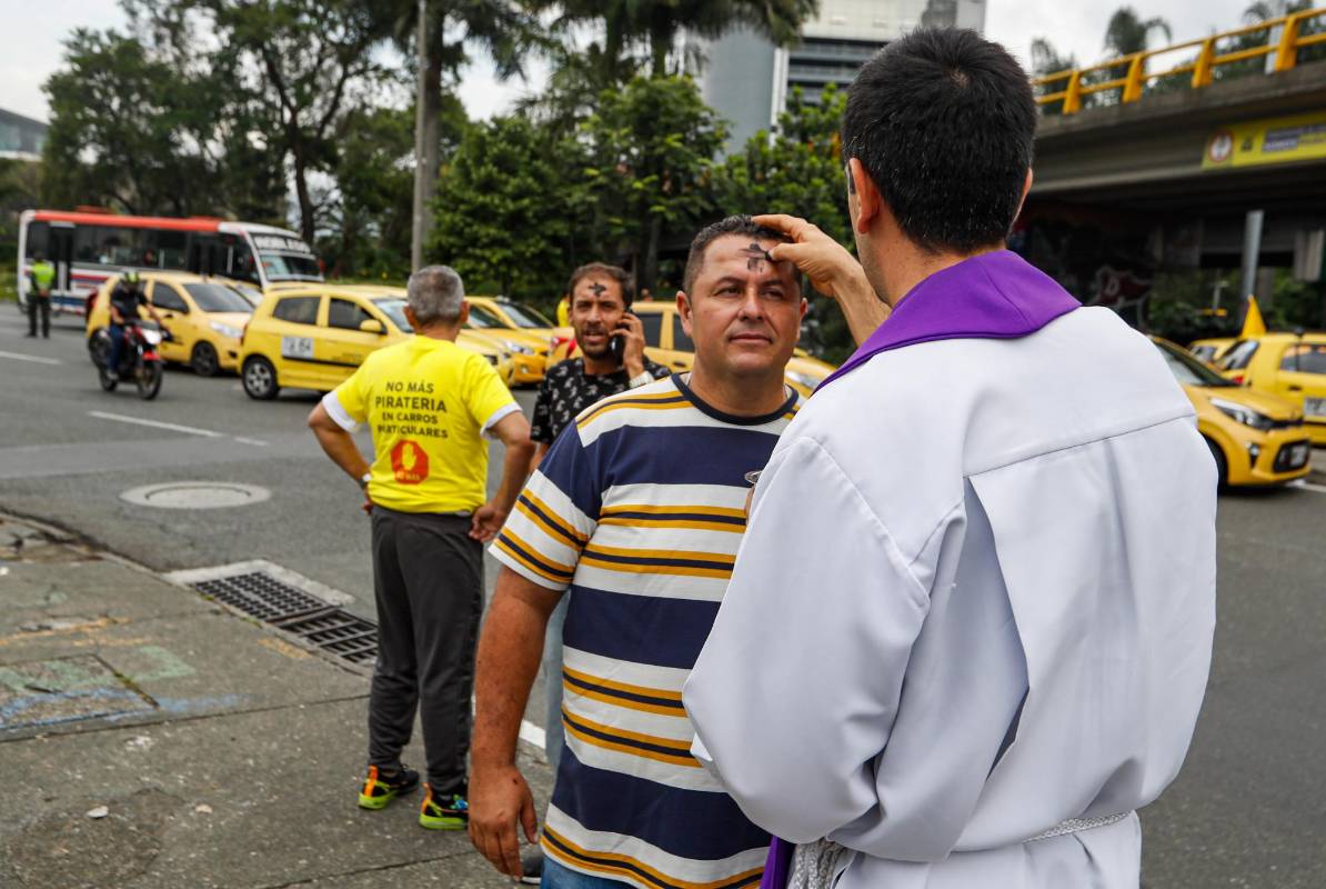 El presbítero considera esto como una experiencia bonita, la iglesia busca a sus hijos en cualquier lugar y situación que se encuentren. Foto: MANUEL SALDARRIAGA QUINTERO.