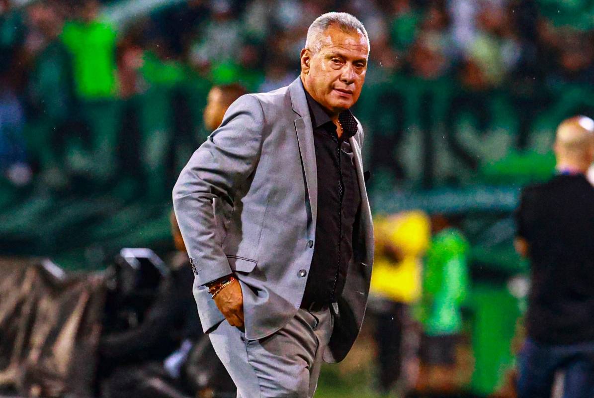 Hernán Torres técnico de millonarios , mostró su cara de descontento tras la derrota. Foto: Manuel Saldarriaga Quintero.