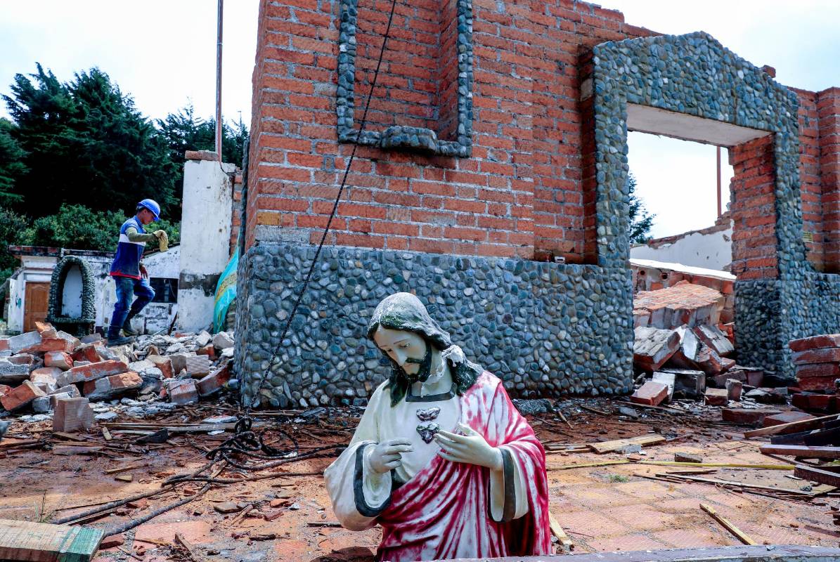Previamente se retiraron algunas partes, las cuales serán reutilizadas en la construcción del nuevo templo del corregimiento. FOTO JUAN ANTONIO SÁNCHEZ OCAMPO
