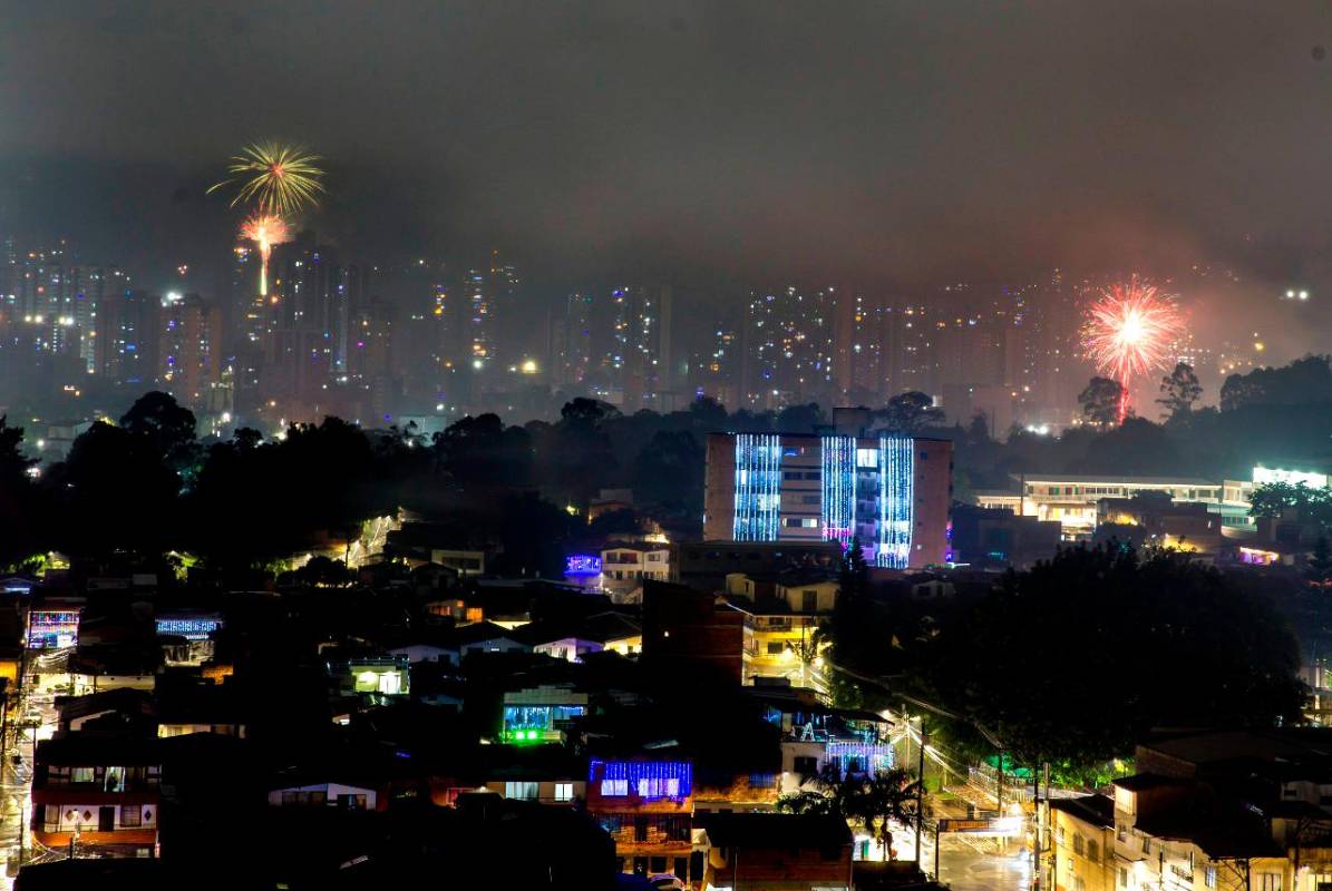 En contraste con la alborada, en Medellín se reportaron emergencias por las lluvias en los barrios Castilla, Doce de Octubre y Robledo. FOTO JUAN ANTONIO SÁNCHEZ