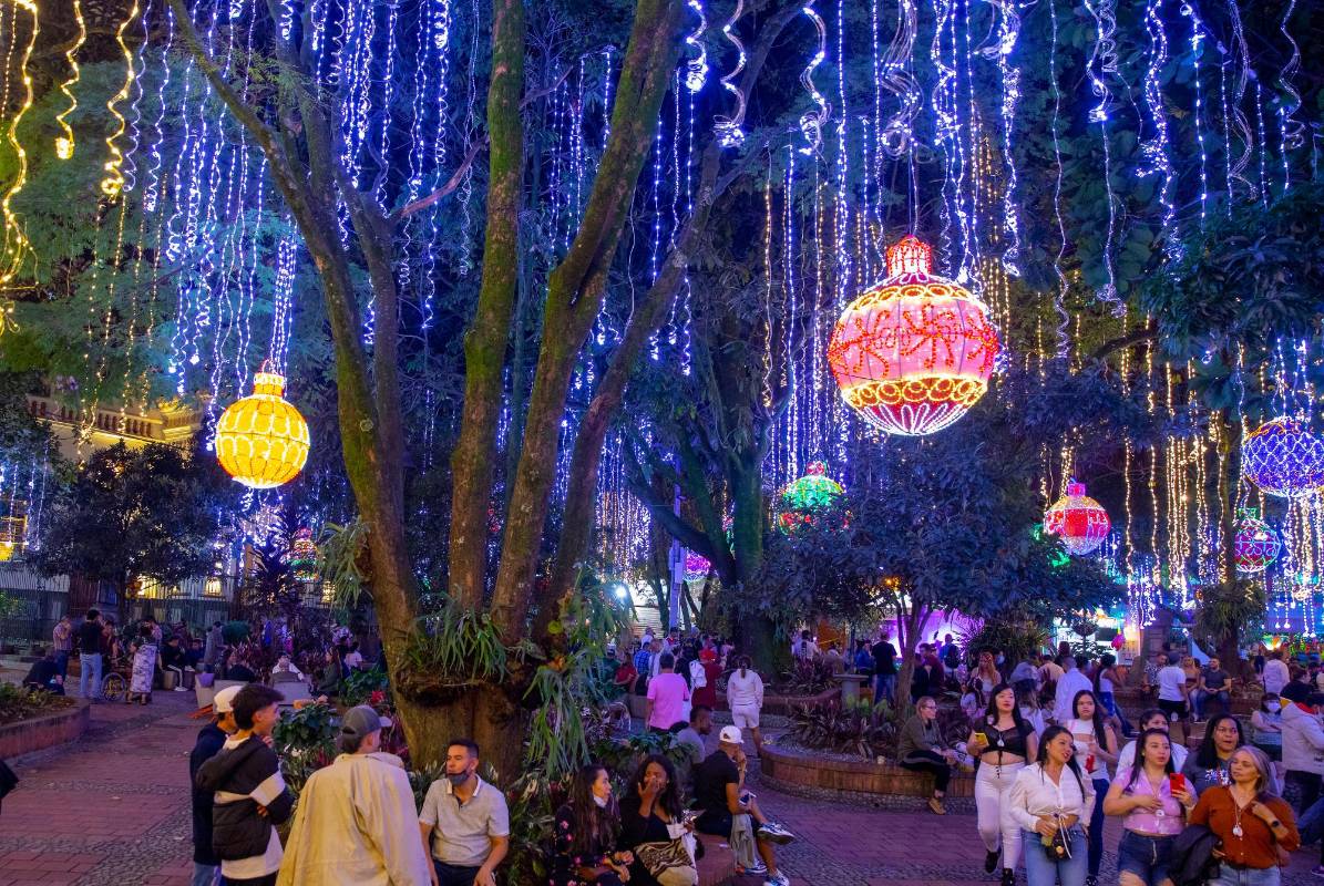 Figuras relacionadas con la naturaleza, como frutas y plantas, se pueden visitar en el parque principal. Foto: Edwin Bustamante