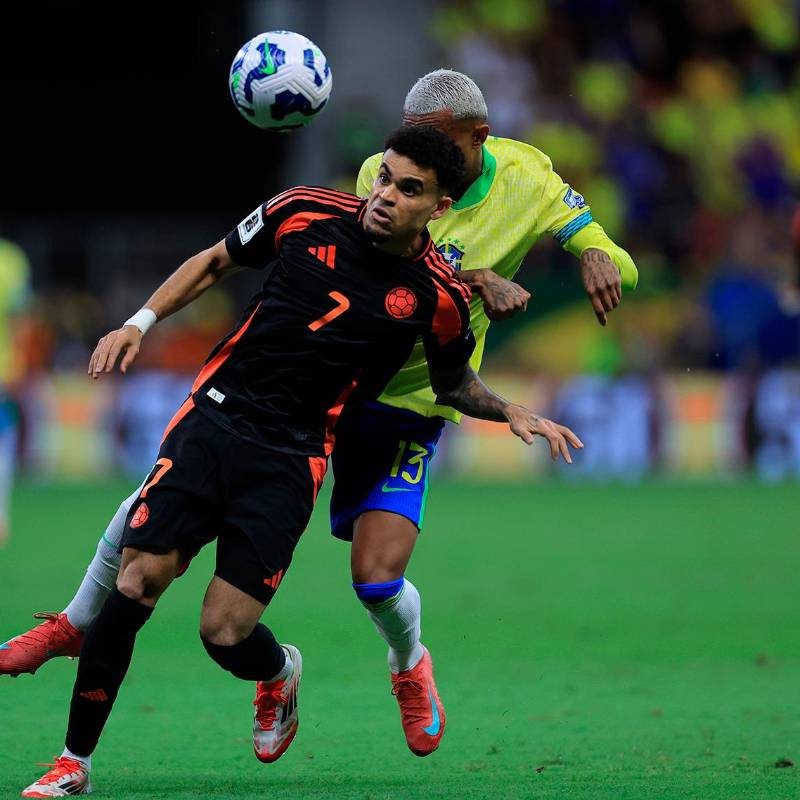 Cuando parecía que el primer tiempo terminaría con un empate, apareció el de siempre: Luis Díaz, el hombre que no le teme a Brasil y en los dos últimos encuentros les ha anotado tres goles a los brasileros. Foto: AFP