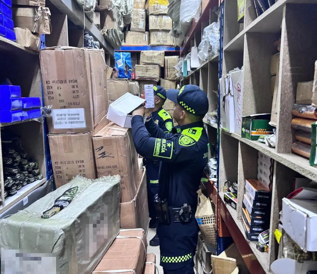 En el procedimiento, las autoridades también incautaron 2.650 unidades de veneno para ratas avaluadas comercialmente en más de $46 millones. FOTO: Cortesía Policía Metropolitana del Valle de Aburrá