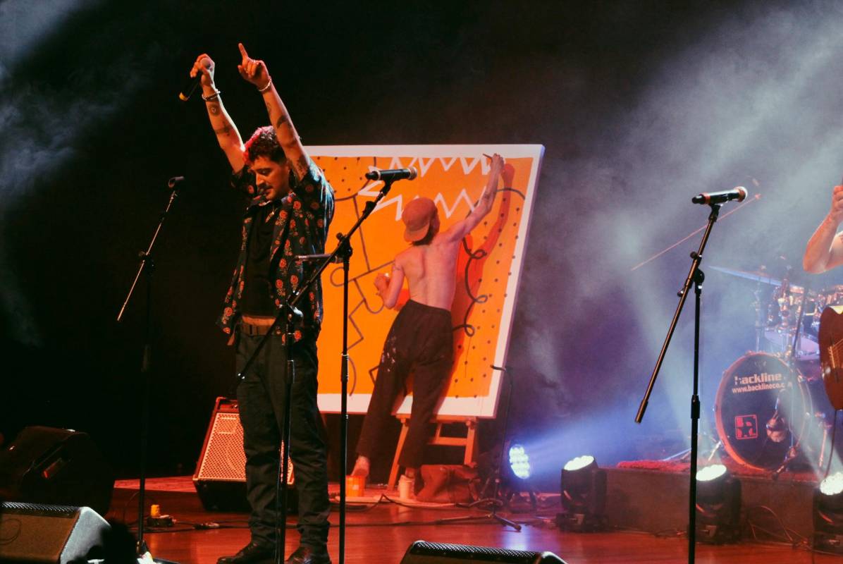 Durante el concierto también fue hubo un espacio para el arte. Foto: Daniela R. Gómez Isaza