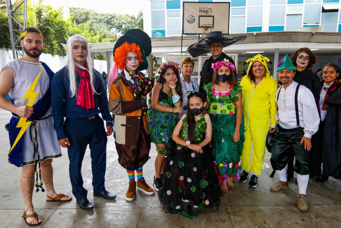 La celebración fue posible por la unión de profesores y alumnos de la institución educativa Antonio José de Sucre. Foto: Manuel Saldarriaga Quintero.