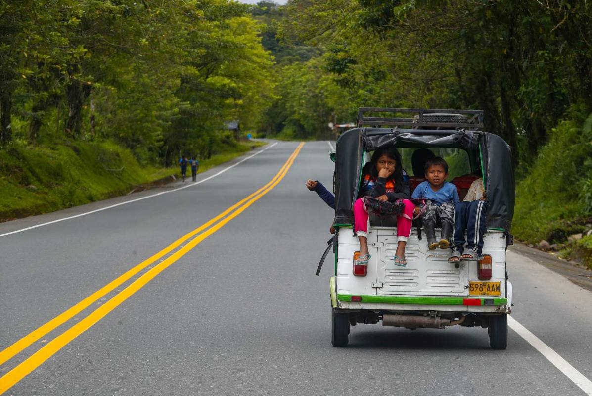 La costumbre de ver camiones, buses y carros particulares a granel pasando por las calles de sus zonas urbanas pasará a la historia para Mutatá, Dabeiba y Uramita. Foto: MANUEL SALDARRIAGA QUINTERO.