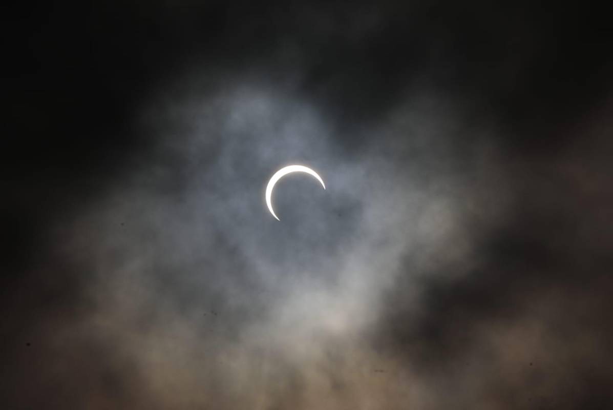 El Gobierno aconsejó no mirar directamente al eclipse solar, en su lugar se deben utilizar filtros solares, telescopios especiales y gafas de eclipse. Foto: Carlos Velásquez, El Colombiano