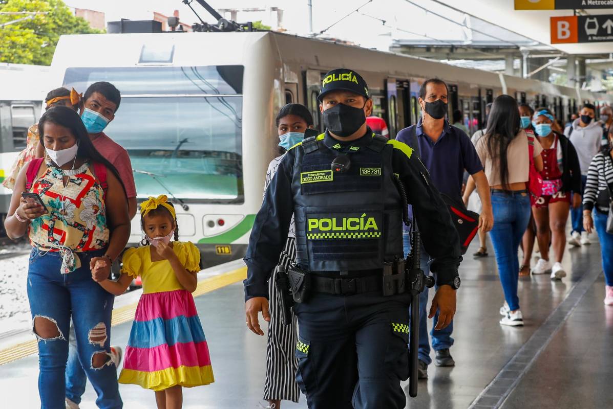 20 Agentes prestan los servicios de vigilancia en diferentes estaciones del metro. FOTO: Manuel Saldarriaga