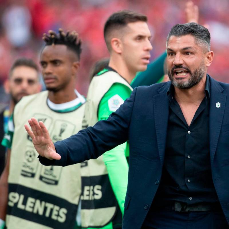 Javier Gandolfi ha recibido críticas en los últimos partidos de parte de un sector de la hinchada de Atlético Nacional. FOTO: Juan Antonio Sánchez