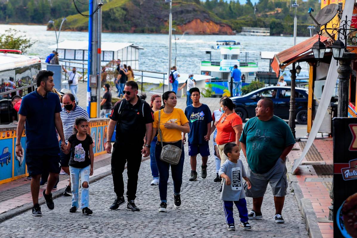 En los últimos fines de semana la reapertura económica en Guatapé y el Peñol, a sido total. Los turista han desbordado al máximo los hoteles, restaurantes y zonas de recreación. Fotos : Jaime Pérez