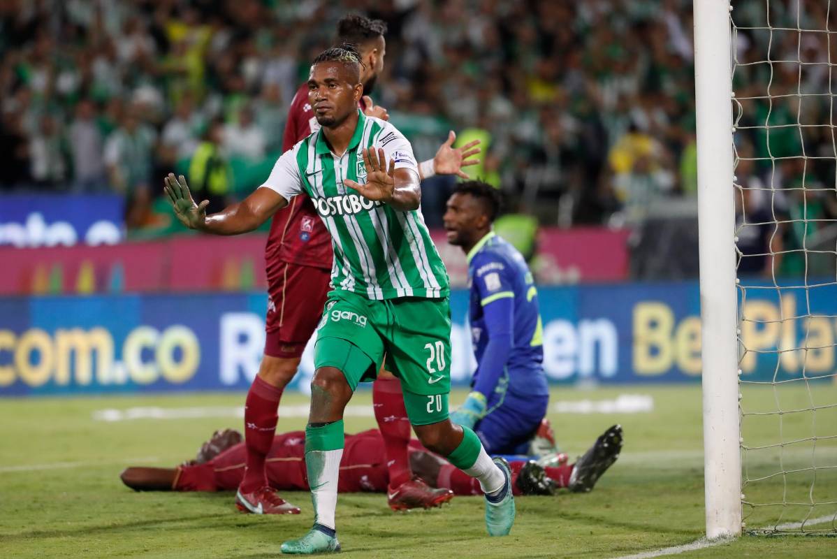 Danovis Banguero marcó el empate de Nacional, su gol le devolvió la ilusión a los hinchas verdes en el Atanasio Girardot. FOTO: MANUEL SALDARRIAGA QUINTERO