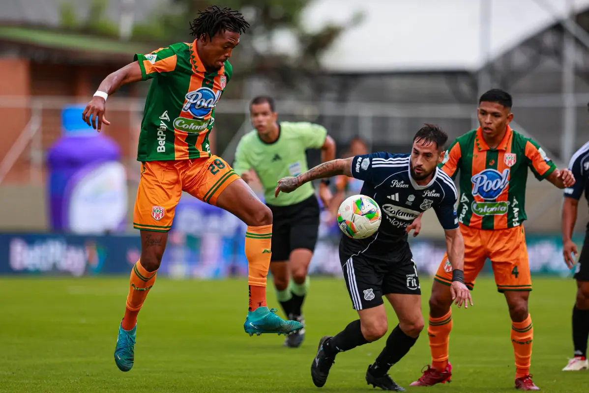 Envigado afronta este tramo de la competencia con la presión de su situación institucional, ya que se prepara para disputar la segunda división del fútbol colombiano en 2026. Foto: Manuel Saldarriaga Quintero.