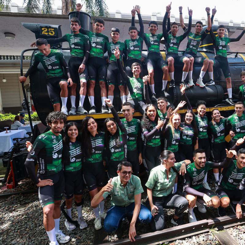 El Equipo Orgullo Paisa, que tiene como objetivo y motivar a jóvenes talentos con su programa social y deportivo en los municipios de Antioquia, llega ahora a Copacabana, donde espera ser protagonista, con varios de sus integrantes, en la Clásica de Ciclismo. FOTO Manuel Saldarriaga Quintero.