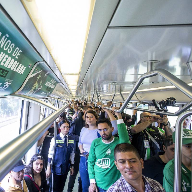 En algunas ocasiones, vagones del metro han sido decorados con motivos alusivos a Atlético Nacional. Foto: EL COLOMBIANO