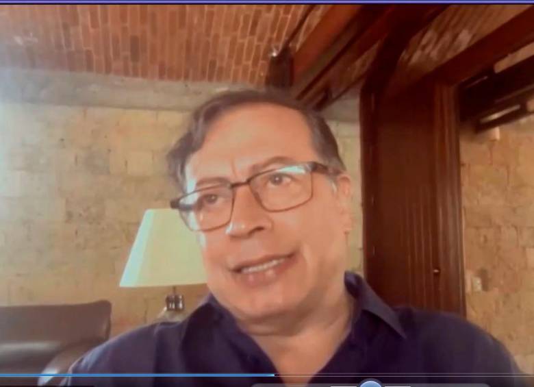 El presidente Petro dio respuesta a una carta que le habían enviado los exparamilitares. FOTO CAPTURA DE PANTALLA.