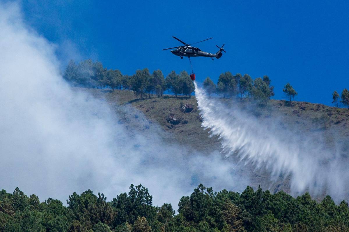 Los incendios se presentan durante las épocas de verano, y requieren la presencia de diferentes entes del gobierno. Foto : Edwin Bustamante