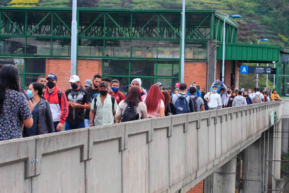A quienes abordaban los busese se les daba un tiquete para poder abordar el Metro más adelante. Foto: Juan Antonio Sánchez
