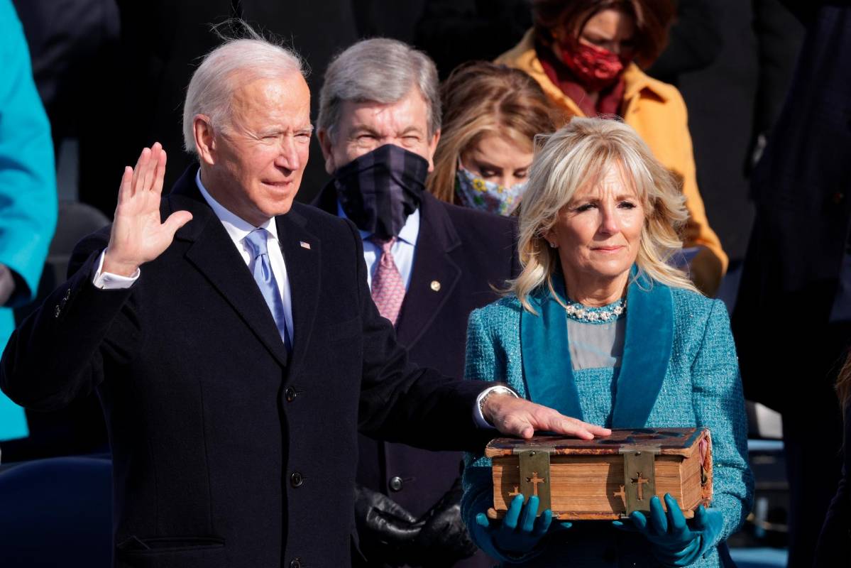 Joe Biden hizo el juramento junto a su esposa, la doctora Jill Biden Foto: Getty Images