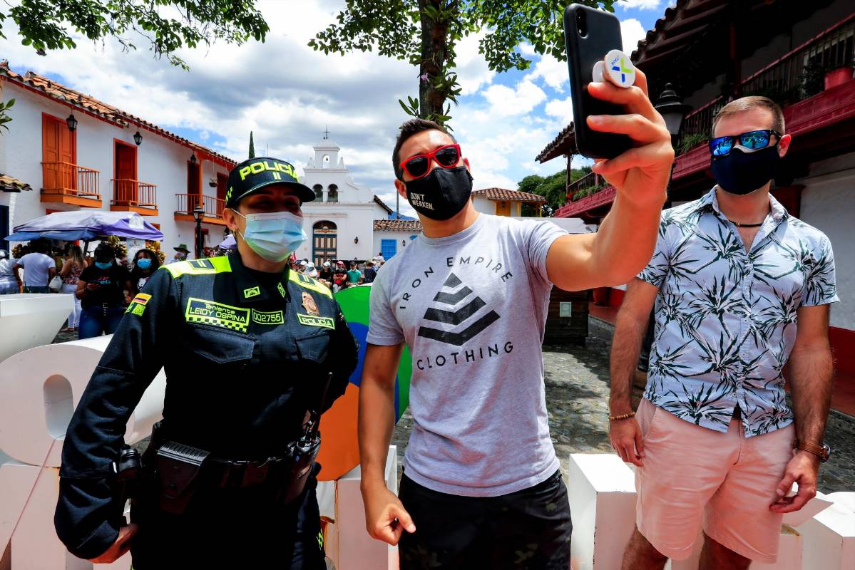 Algunos turistas aprovechan para tener la foto del recuerdo. FOTO: Jaime Pérez