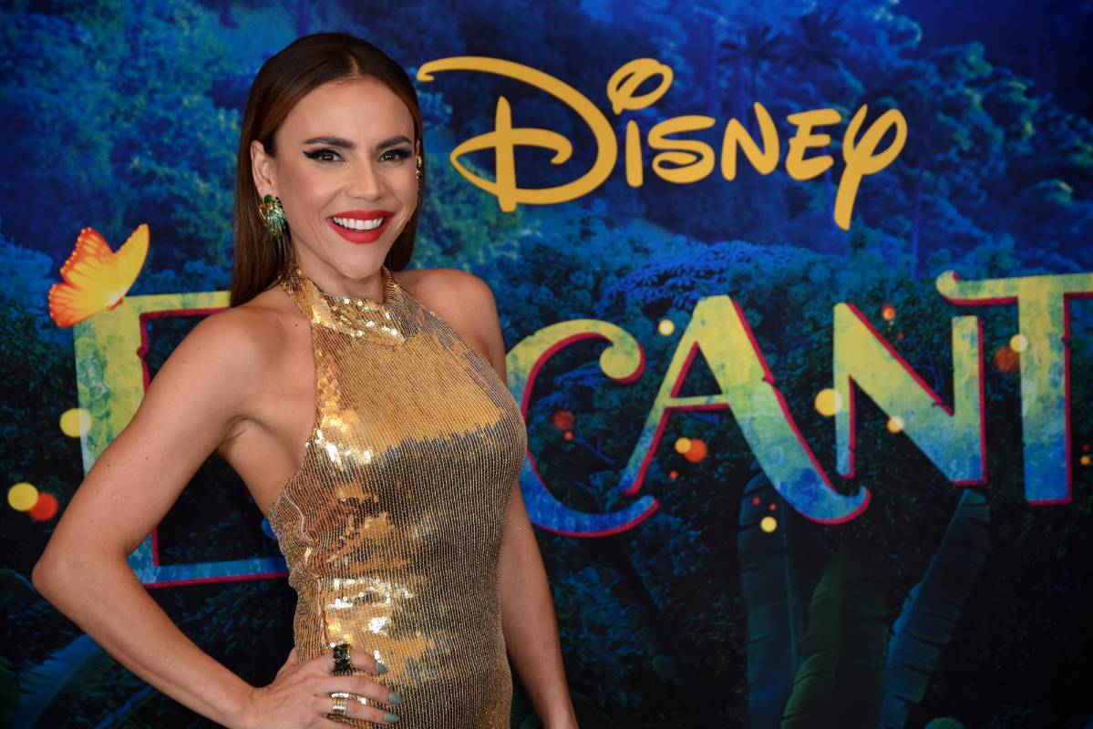 La cantante y actriz Carolina Gaitán prestó su voz para la tía de Mirabel, Pepa Madrigal, en inglés y español Foto: Colprensa
