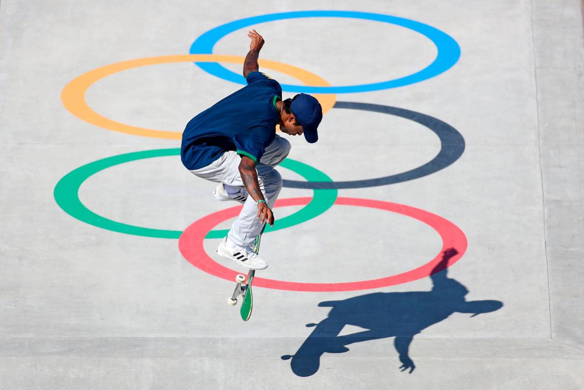 Gustavo Felipe, del equipo Brasil, compite en Skateboarding, modalidad deportiva que se estrena en estos juegos. Foto Getty