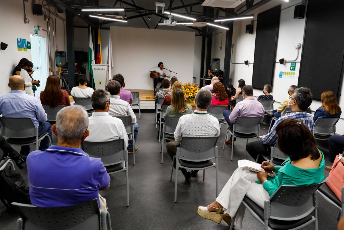 La nueva sede cultural tiene un innovatorio, es decir, un espacio para el diálogo y el encuentro que permite gestionar conocimiento y contribuir al desarrollo social de la comuna. Foto Manuel Saldarriaga Quintero.
