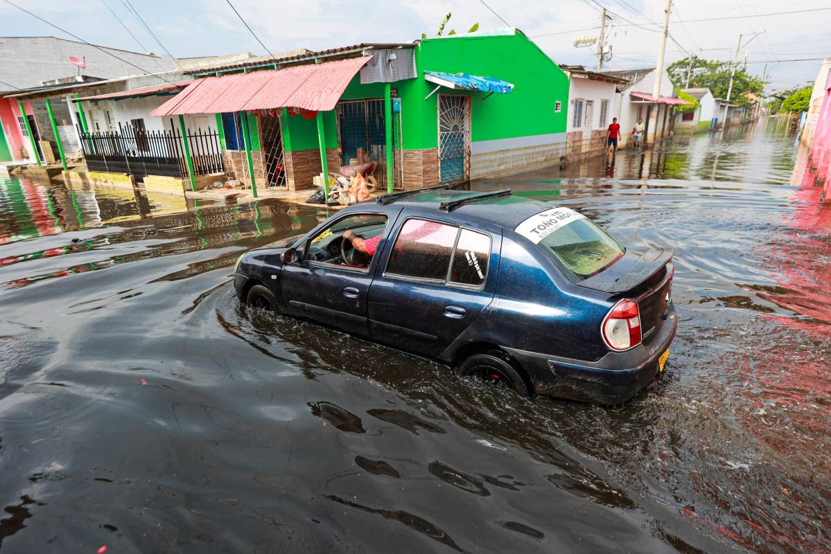 Mientras tanto, el gobierno estima que hay más de 200.000 personas afectadas, cientos de viviendas dañadas y el drama innumerable de familias enteras que quizá aún ni siquiera están en el censo. Foto: Manuel Saldarriaga Quintero.