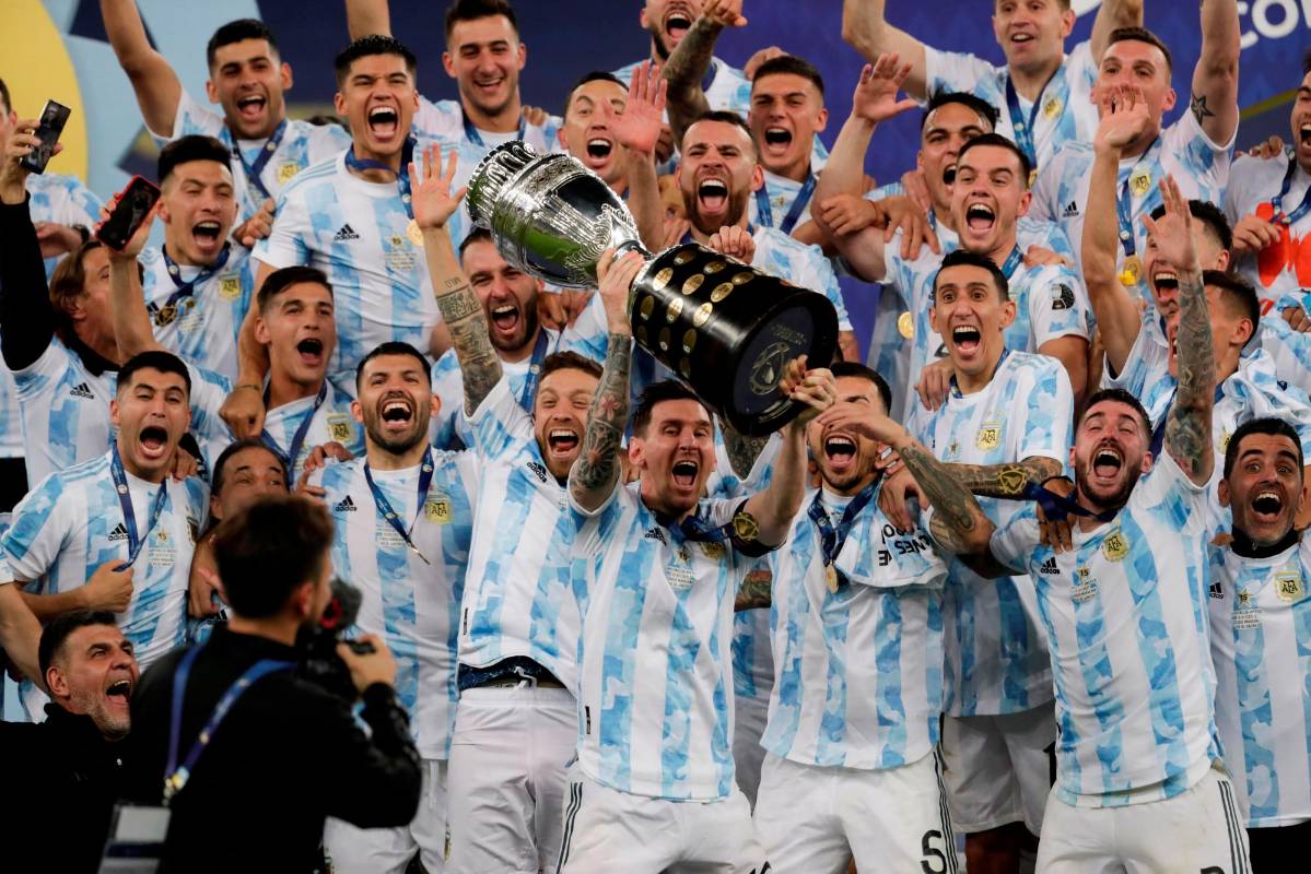  Los argentinos, que no obtenían un título desde la Copa América de 1993, consiguieron su soñado Maracanazo guiados por Lionel Messi. Foto: EFE