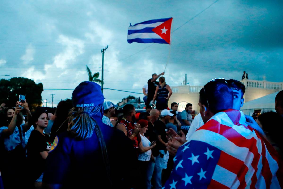 Son varias protestas pacíficas y espontáneas en varias partes de Cuba. Se reportan cortes de internet en lugares donde cientos de personas se han tomado las calles. Foto AFP 