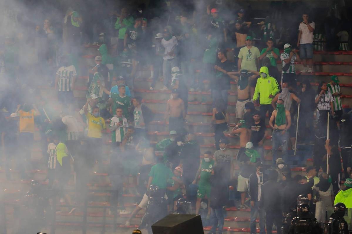 Por estos disturbios el partido no se pudo jugar. FOTO Jaime Pérez
