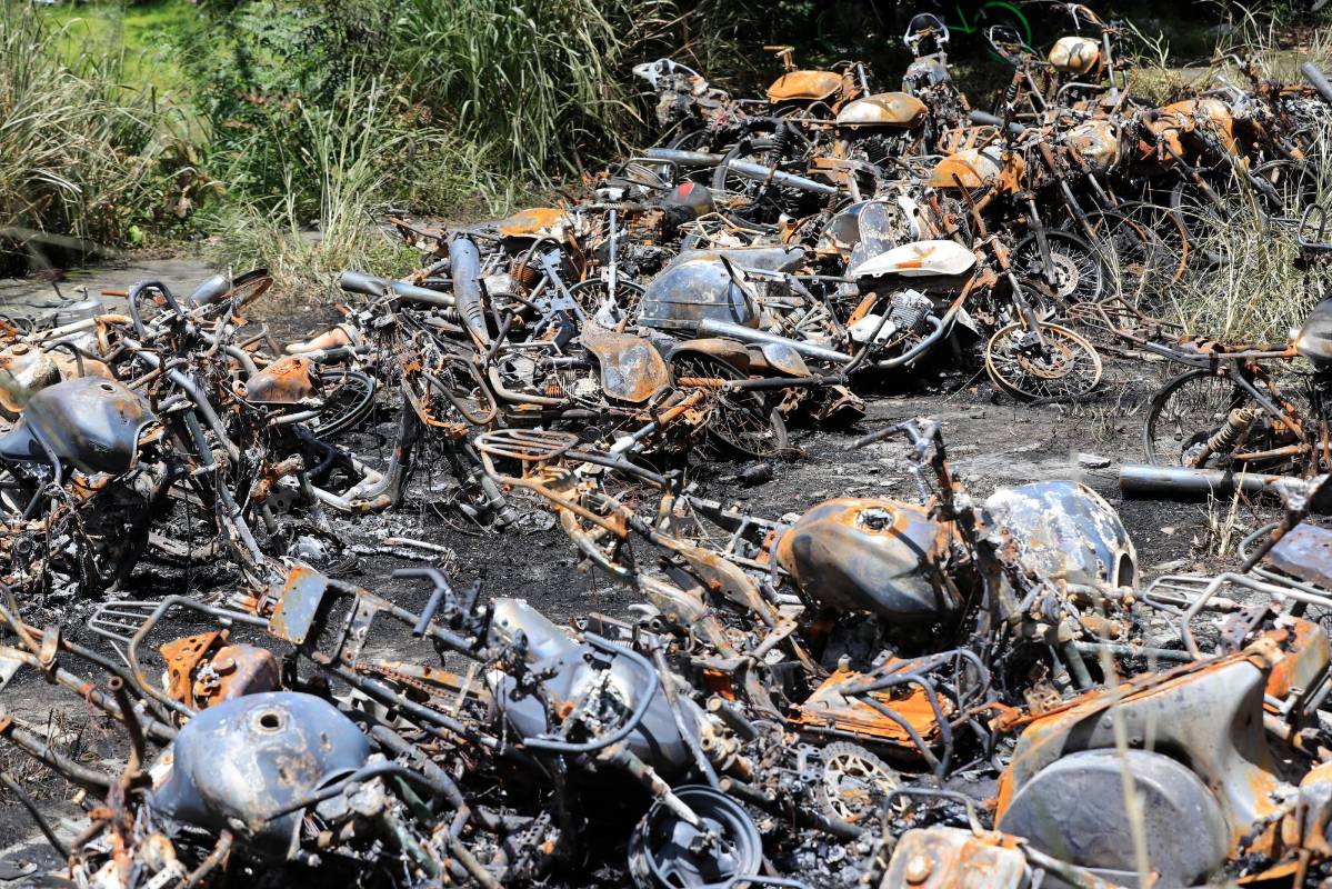 Así quedaron las motos incendiadas por un grupo de manifestantes, que ingresaron a los patios del tránsito y les prendieron fuego a las motos inmovilizadas. Foto: Jaime Pérez
