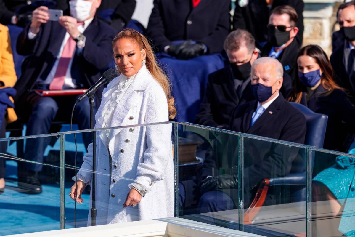 Jennifer López cantó en inglés y español antes del juramento de Joe Biden. Foto: Getty Images