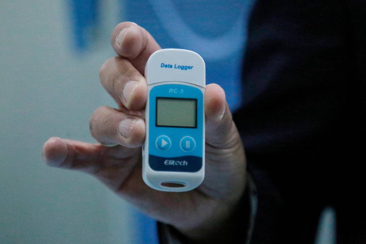 Dentro de uno de los cuartos de la zona húmeda se ubica el cuarto de congelamiento, un espacio que puede alcanzar una temperatura de hasta -30 grados centígrados y que en el momento se usa para almacenar la vacuna contra el polio, que requiere de una temperatura de -10 grados centígrados. FOTO COLPRENSA