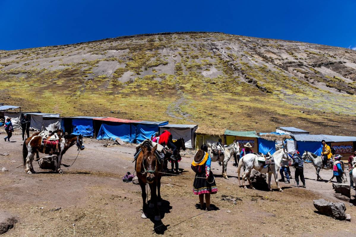 Los pobladores de la zona crían caballos para ofrecerlos como transporte a los visitantes. Debido a la altura de esta región, abunda la hierva natural de los Andes. FOTOS GETTY