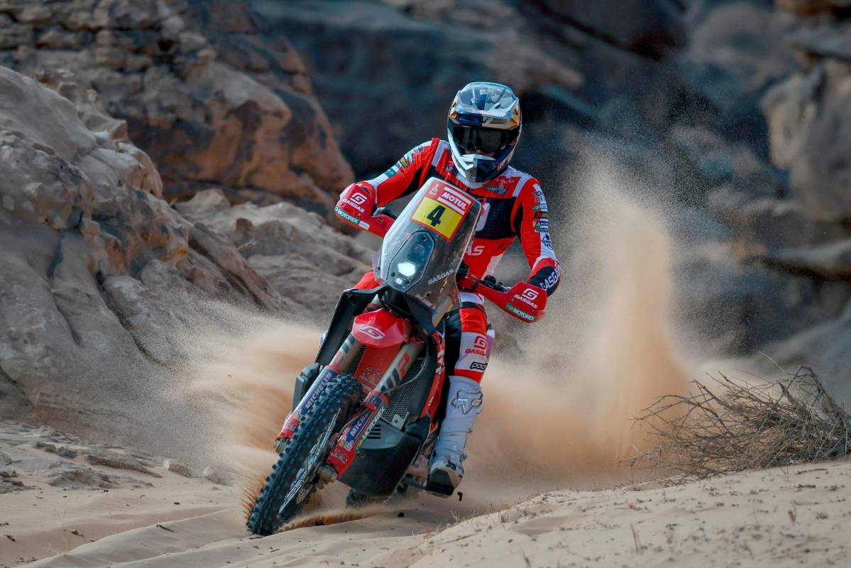 El piloto sensación de la versión anterior, Daniel Sanders, durante la primera etapa del Rally Dakar 2022, este domingo, en Arabia Saudita. FOTO EFE