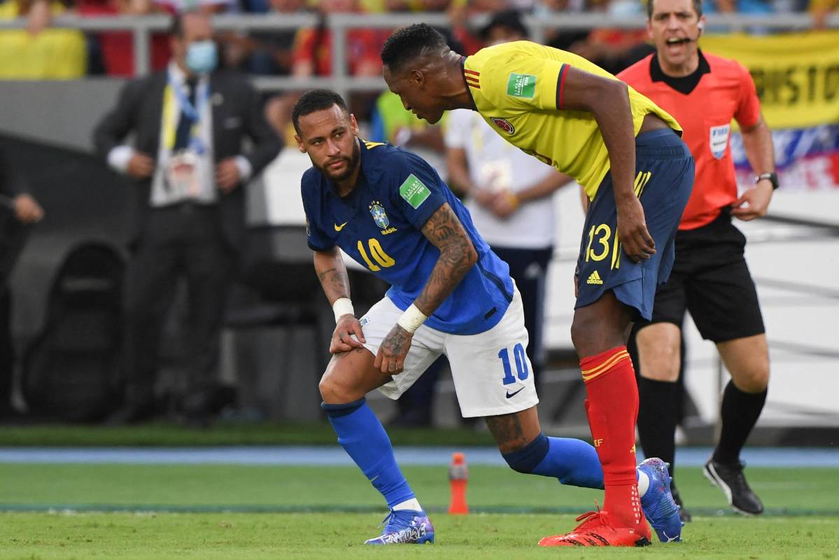 Yerry Mina estuvo seguro en los cierres y en la marca, tuvo un duelo personal con Neymar. Foto: AFP