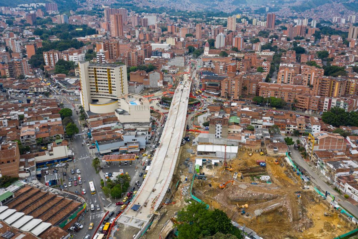La obra está pensada para mejorar la movilidad entre las comunas 11 y 12 de Medellín. FOTO MANUEL SALDARRIAGA