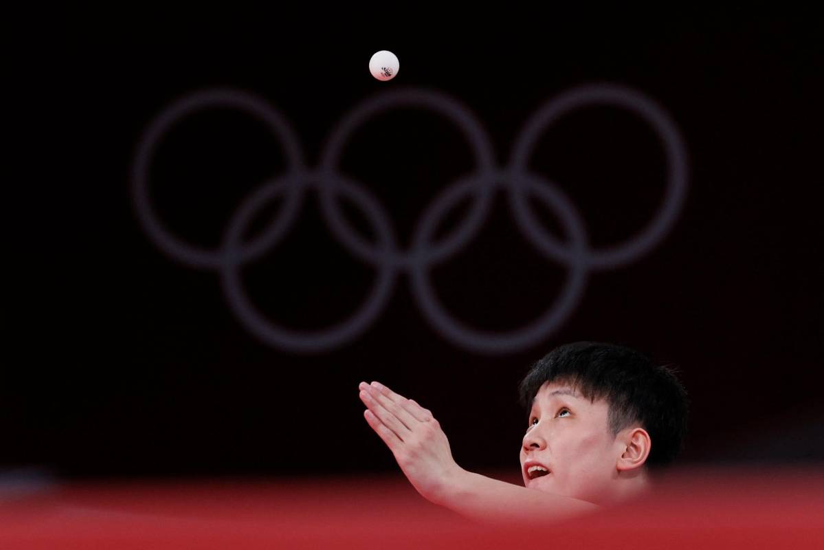 Tenista japonés, Tomokazu Harimoto busca su paso a las semifinales en el tercer día de competencia de los Juegos Olímpicos de Tokio 2020. Foto Getty