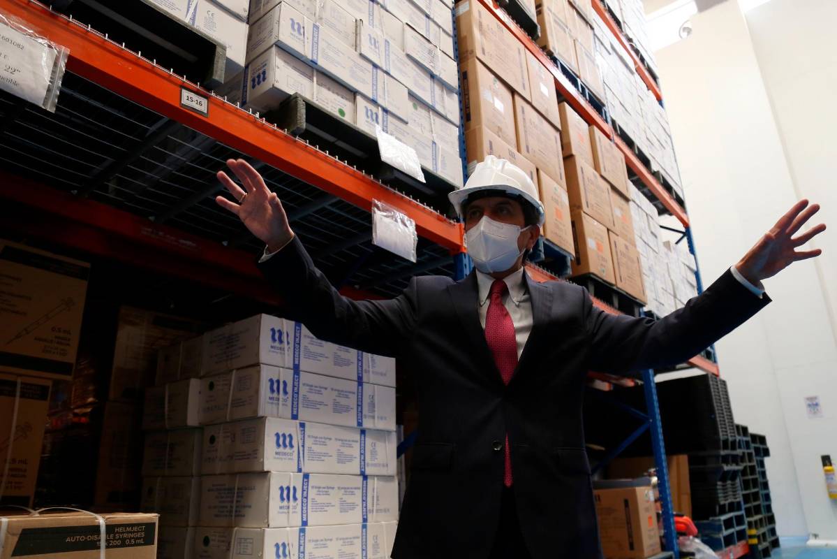 La bodega, de un espacio de 2000 metros cuadrados, tiene una capacidad para almacenar y operar un número aproximado de 50 millones de vacunas en un mismo momento. FOTO COLPRENSA