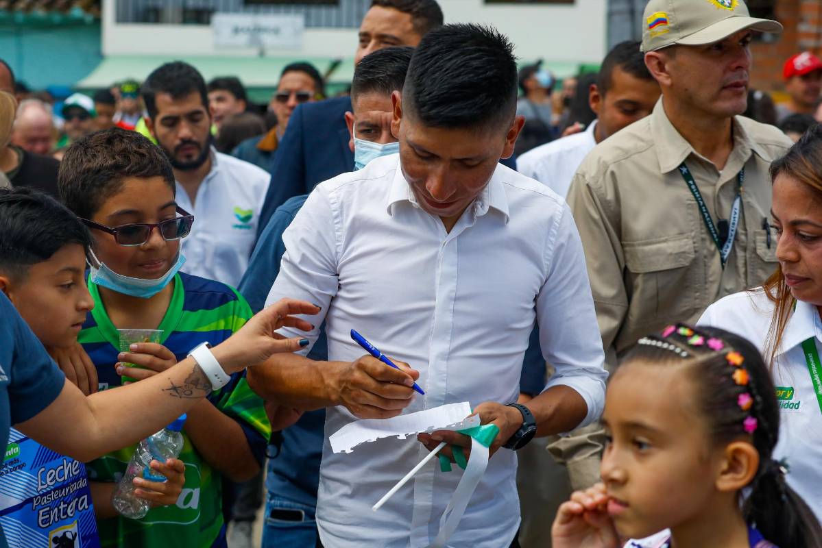 No negó un solo autógrafo. Foto: Manuel Saldarriaga Quintero.