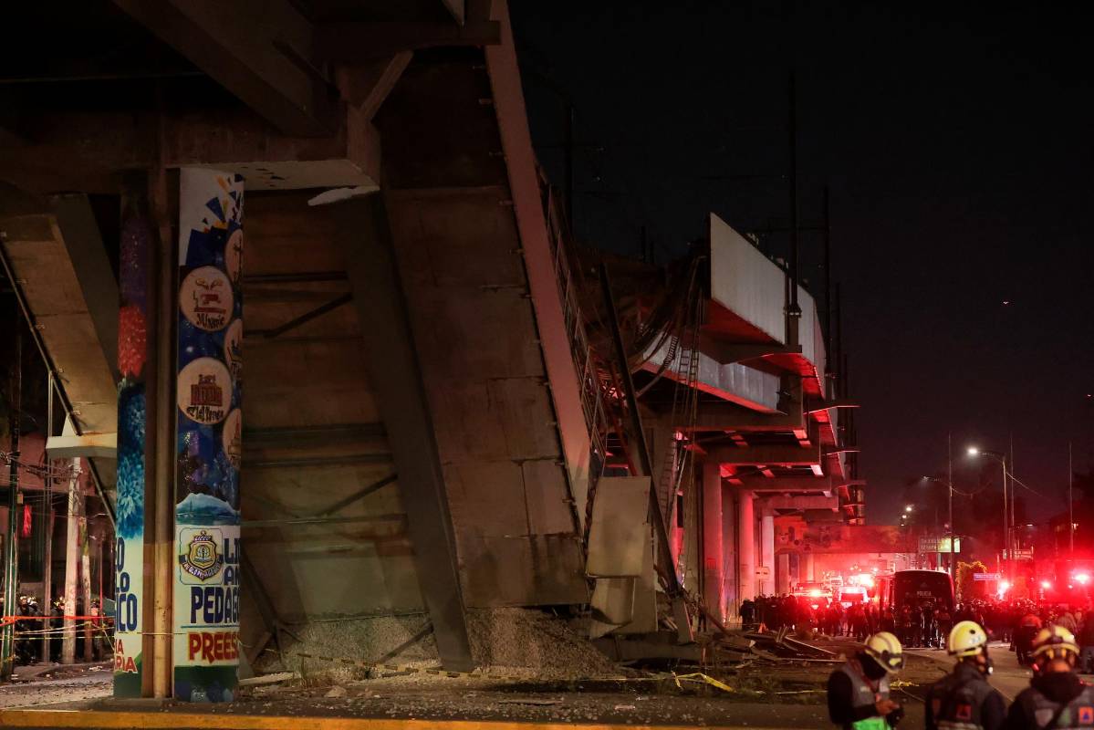 El vagón que se desplazaba entre las estaciones de Olivos y Tezonco cayó luego de que una de la viga que sostenía un puente cediera. Foto GettyImages