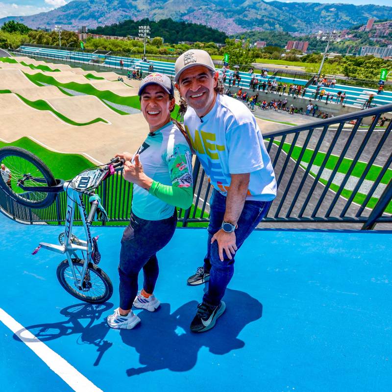 Mariana Pajón y Federico Gutiérrez encabezaron la inauguración de la renovada pista de Supercross, la primera obra entregada del proyecto Gran Parque Medellín. FOTO: MANUEL SALDARRIAGA