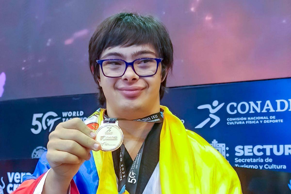 Nicolás (21 años de edad) obtuvo la presea de bronce luego de ganar dos rondas ante Croacia y México, y perder la tercera con México. Foto: Cortesía