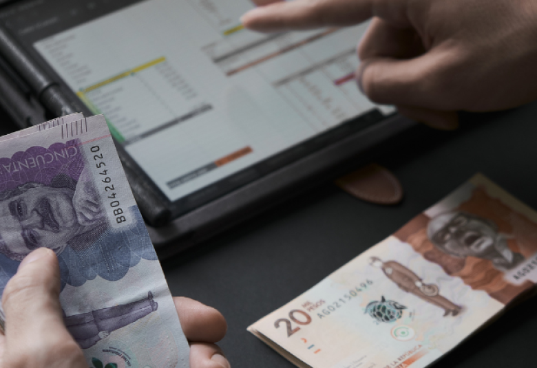 El Gobierno estudia limitar los pagos en efectivo en compras de alto valor, como vivienda, carros y lotes, para facilitar la trazabilidad del dinero y combatir el lavado de activos. La propuesta aún debe surtir su trámite legislativo. Foto: Gettyimagenes