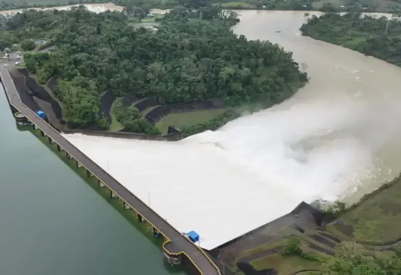 Cuatro hidroeléctricas del país abren compuertas: río Cauca triplicó su caudal histórico