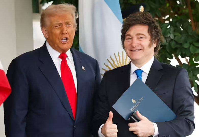 Trump felicita a Milei por su “victoria aplastante” en legislativas de Argentina
