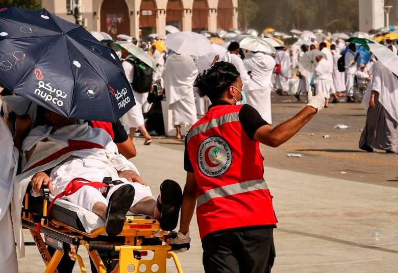 Un peregrino musulmán afectado por el calor en la base del monte Arafat. FOTO AFP