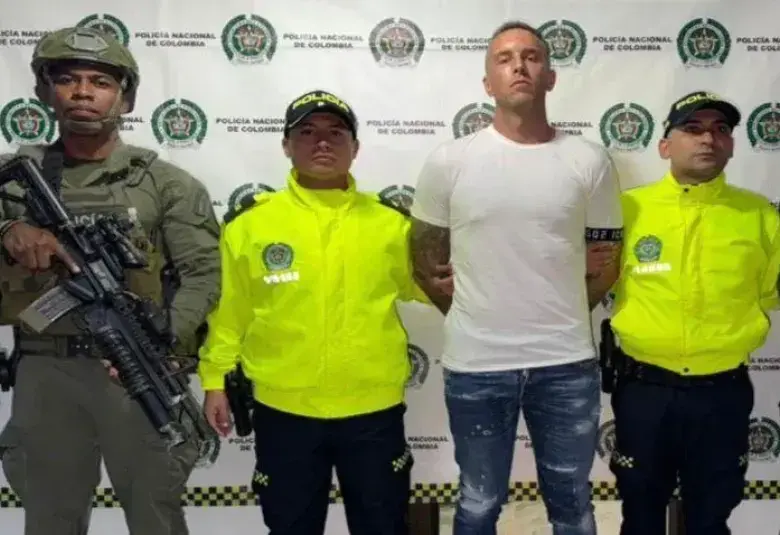 La Policía dijo que la retención de alias ‘El Sueco’, uno de los delincuentes más buscados por las autoridades de Suecia, representa una afectación directa a las redes criminales que coordinaban el envío de cocaína hacia Europa y los Emiratos Árabes Unidos. FOTO: Policía.