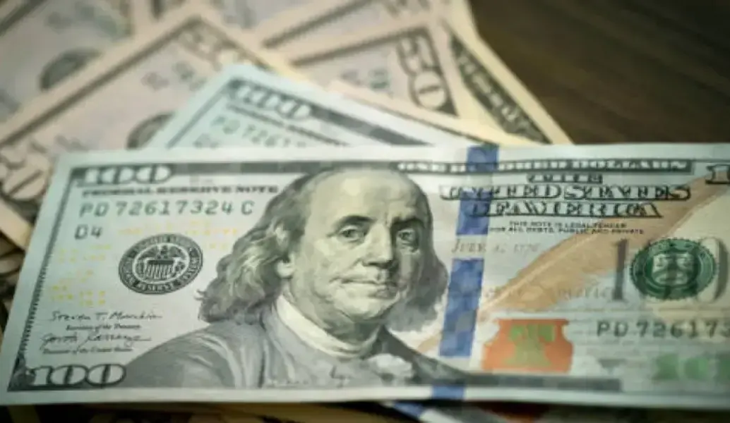 El índice dólar alcanzó su nivel más alto en más de un mes por la búsqueda de activos seguros. FOTO: GETTY
