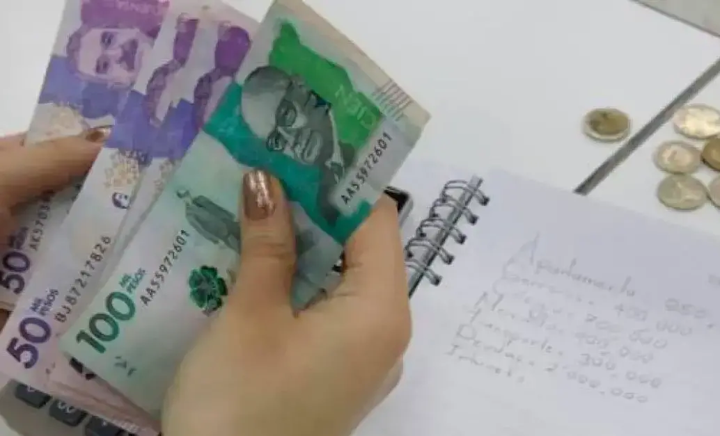 El nuevo consumidor colombiano parece haber aprendido de los años de alta inflación y tasas elevadas. Hoy prefiere endeudarse menos, a menor plazo y con objetivos concretos. FOTO: El Colombiano.